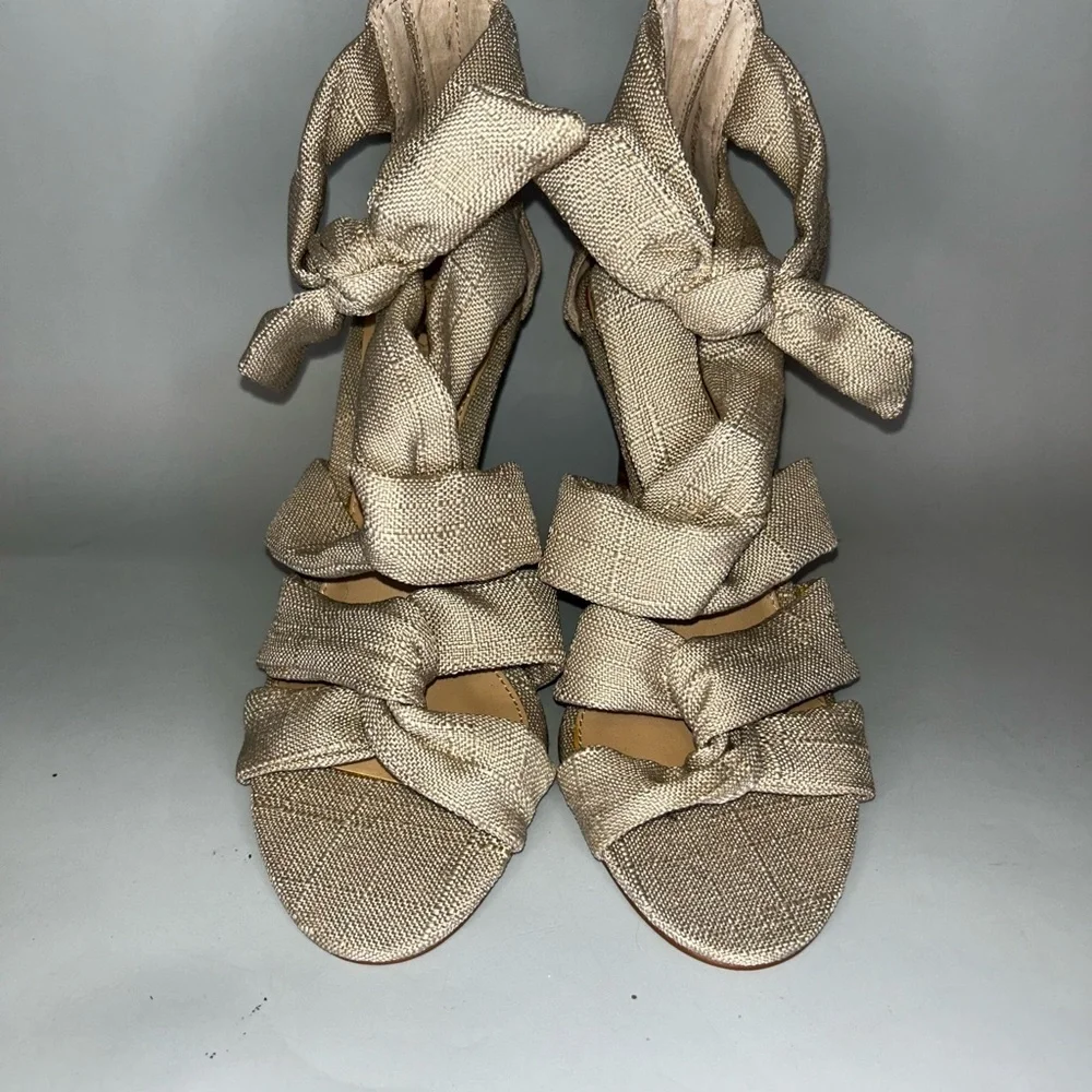 NWOT Vince camuto chania beige sandals